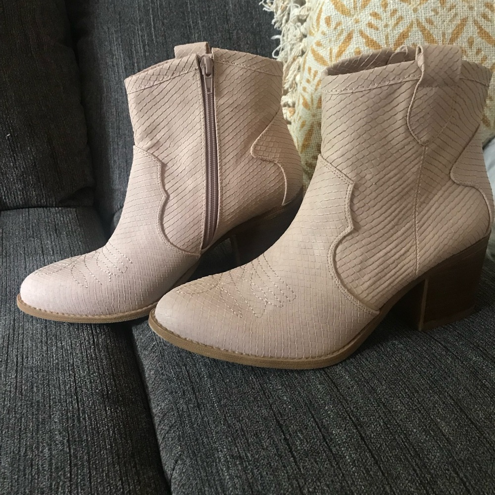 Dirty Laundry snakeskin Booties